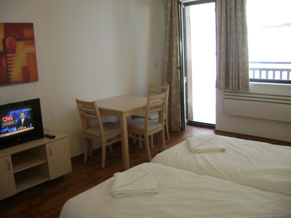 Gondola Apartments & Suites Bansko Room photo