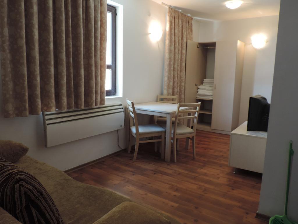 Gondola Apartments & Suites Bansko Room photo